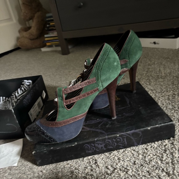 L.A.M.B. Green and Blue Vintage Heels with Brogue Details - Picture 2 of 6